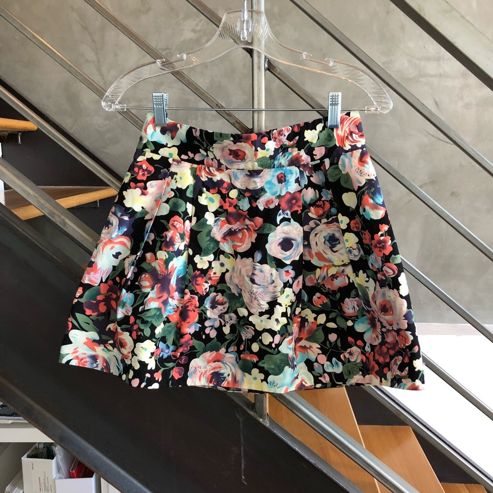 H&M Black Foral Flare Skirt with Zipper size 6